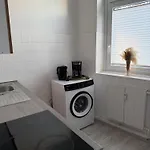 Livemore24 - Space In Wlan - Smart-tv - 24-7 Check-in Und Kueche Apartmán