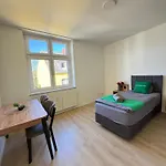 Livemore24 - Space In Wlan - Smart-tv - 24-7 Check-in Und Kueche Apartmán