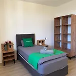 Apartmán Livemore24 - Space In Wlan - Smart-tv - 24-7 Check-in Und Kueche Oberhausen (North Rhine-Westphalia)
