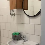 Livemore24 - Space In Wlan - Smart-tv - 24-7 Check-in Und Kueche * Oberhausen (North Rhine-Westphalia)