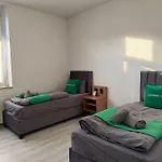 Livemore24 - Space In Wlan - Smart-tv - 24-7 Check-in Und Kueche * Oberhausen (North Rhine-Westphalia)