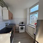 Livemore24 - Space In Wlan - Smart-tv - 24-7 Check-in Und Kueche Oberhausen (North Rhine-Westphalia)