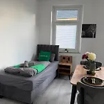 Livemore24 - Space In Wlan - Smart-tv - 24-7 Check-in Und Kueche Apartmán