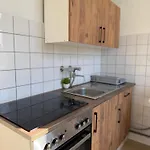 Livemore24 - Space In Wlan - Smart-tv - 24-7 Check-in Und Kueche Oberhausen (North Rhine-Westphalia)