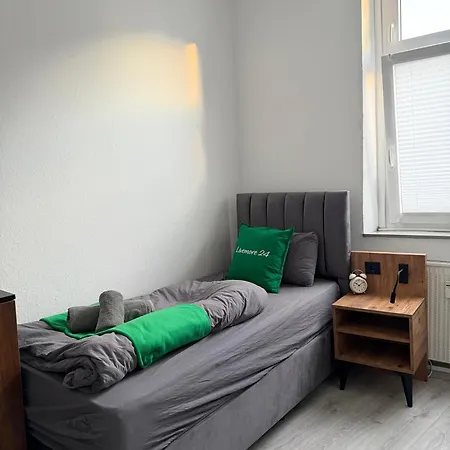 Livemore24 - Space In Wlan - Smart-tv - 24-7 Check-in Und Kueche Oberhausen (North Rhine-Westphalia)