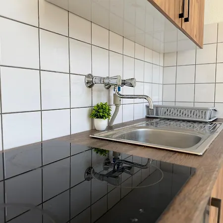 Livemore24 - Space In Wlan - Smart-tv - 24-7 Check-in Und Kueche * Oberhausen (North Rhine-Westphalia)