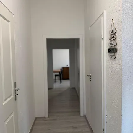 Livemore24 - Space In Wlan - Smart-tv - 24-7 Check-in Und Kueche * Oberhausen (North Rhine-Westphalia)