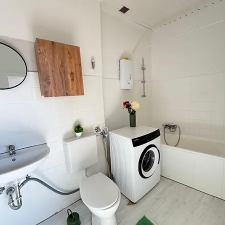 Livemore24 - Space In Wlan - Smart-tv - 24-7 Check-in Und Kueche Apartmán Oberhausen (North Rhine-Westphalia)