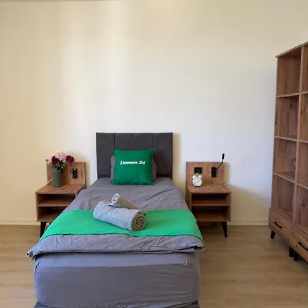 Livemore24 - Space In Wlan - Smart-tv - 24-7 Check-in Und Kueche Oberhausen (North Rhine-Westphalia)