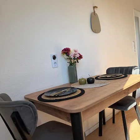 Apartmán Livemore24 - Space In Wlan - Smart-tv - 24-7 Check-in Und Kueche Oberhausen (North Rhine-Westphalia)
